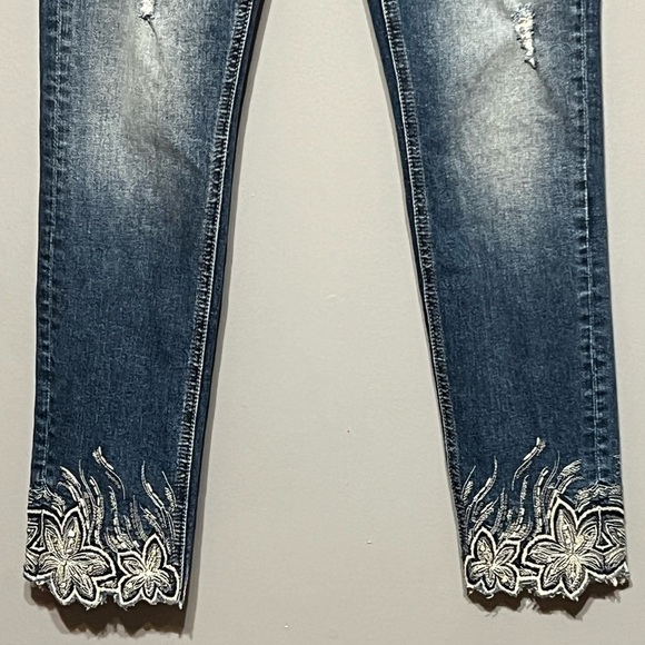 Miss Me Ankle Cropped Skinny Jeans Distressed Studded Details Embroidered Hem - Picture 8 of 8